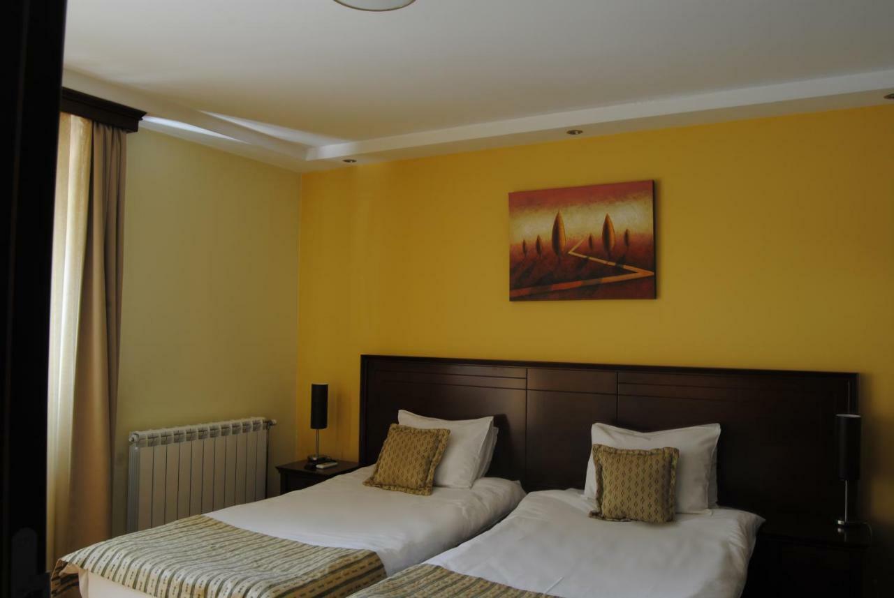 Garni Hotel Contact Belgrade Exterior photo